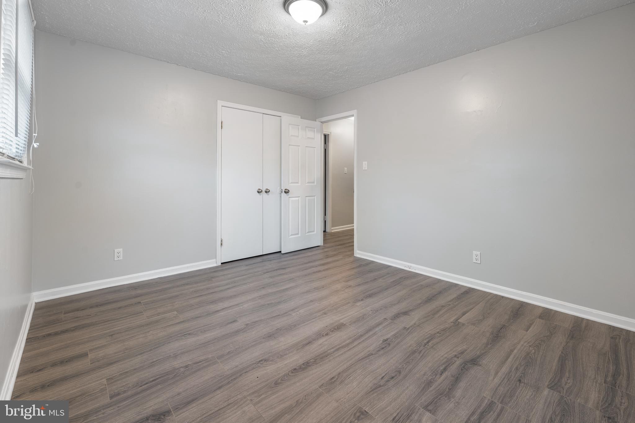 COUNTRY LAKES - Residential