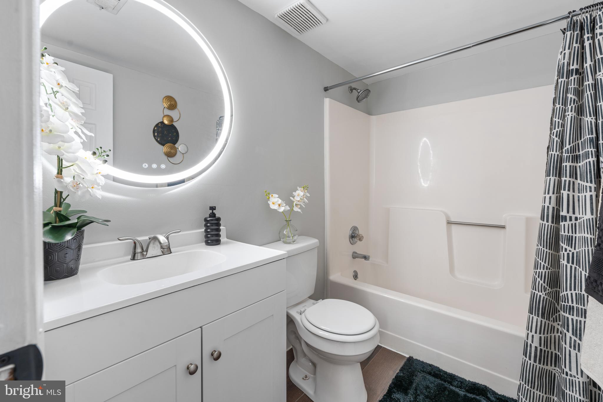 COUNTRY LAKES - Residential