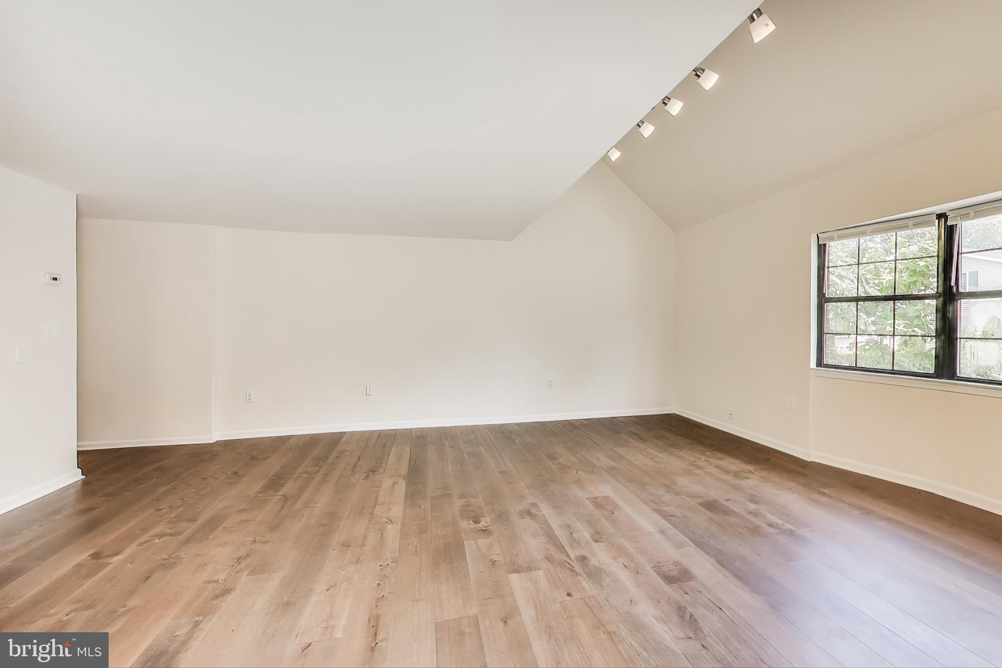 3044 PINEVIEW COURT NE 3044