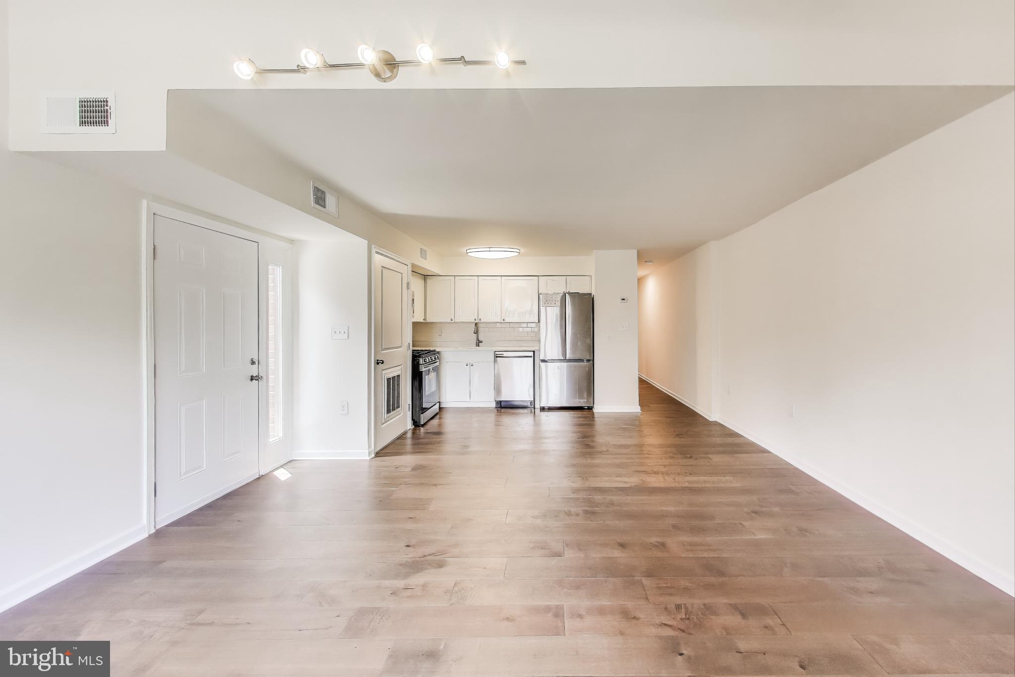 3044 PINEVIEW COURT NE 3044