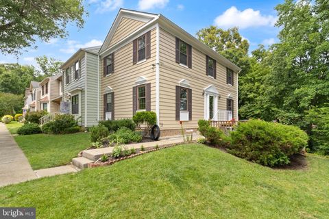 Photo of 7672 Southern Oak Drive, SPRINGFIELD, VA 22153 (MLS # VAFX2318504)