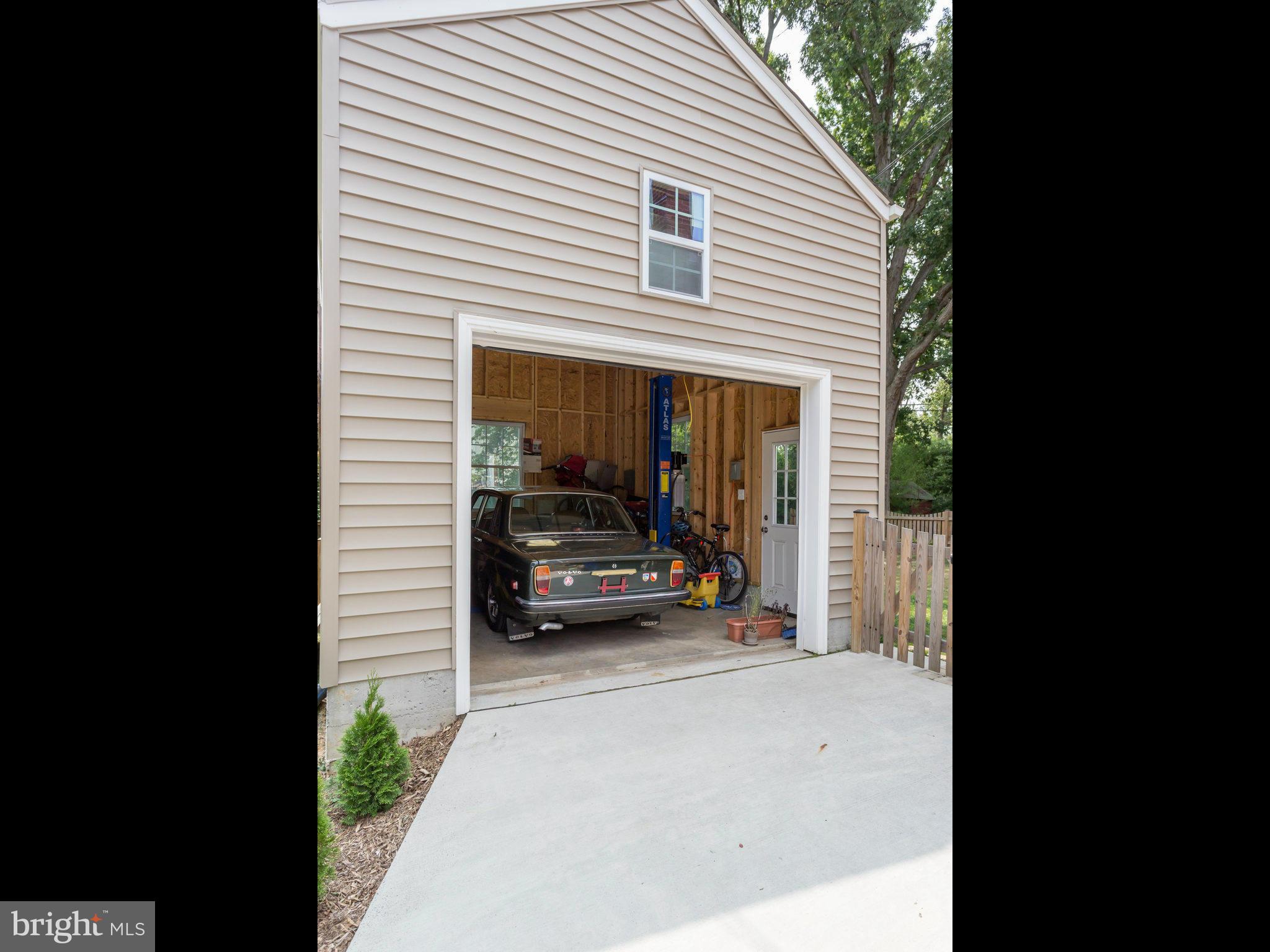 ARLINGTON FOREST - Residential