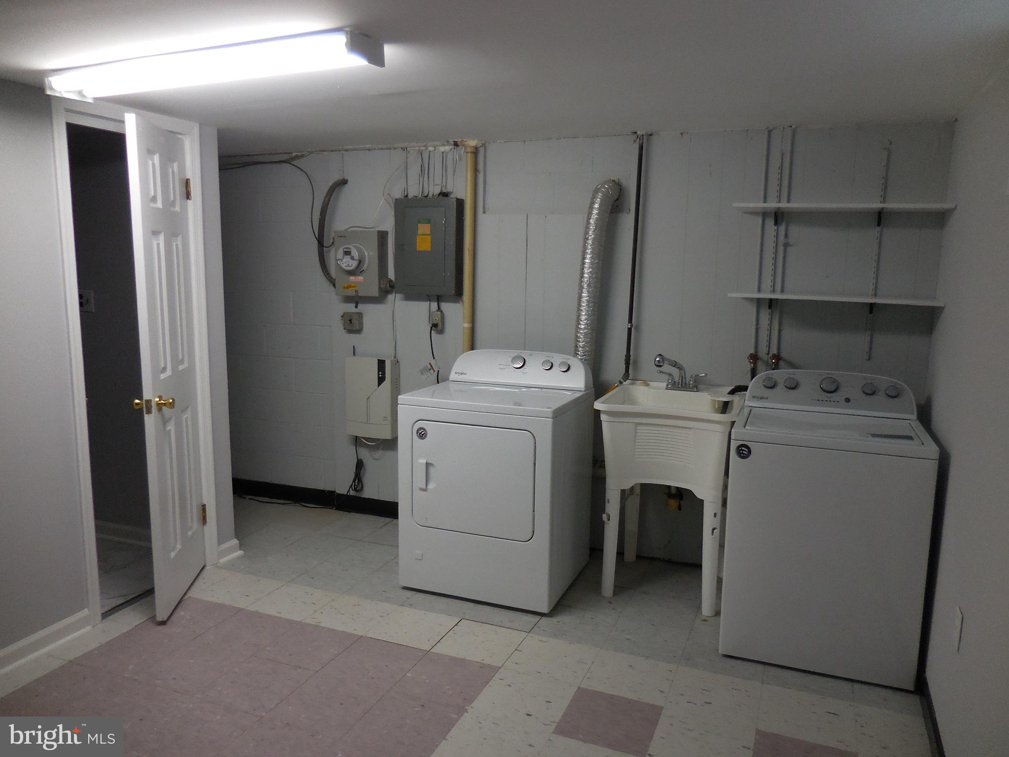 HAWTHORNE - Residential Lease