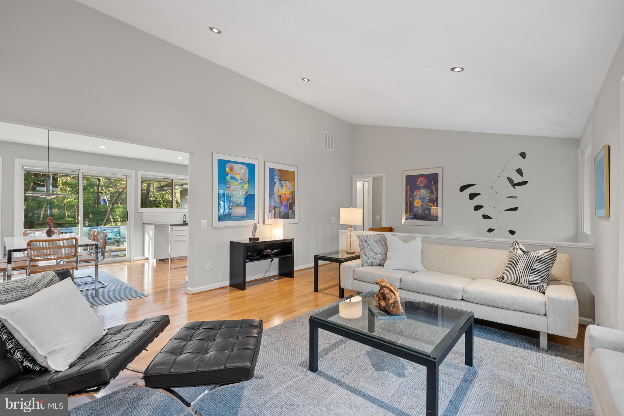 9 PERSIMMON COURT