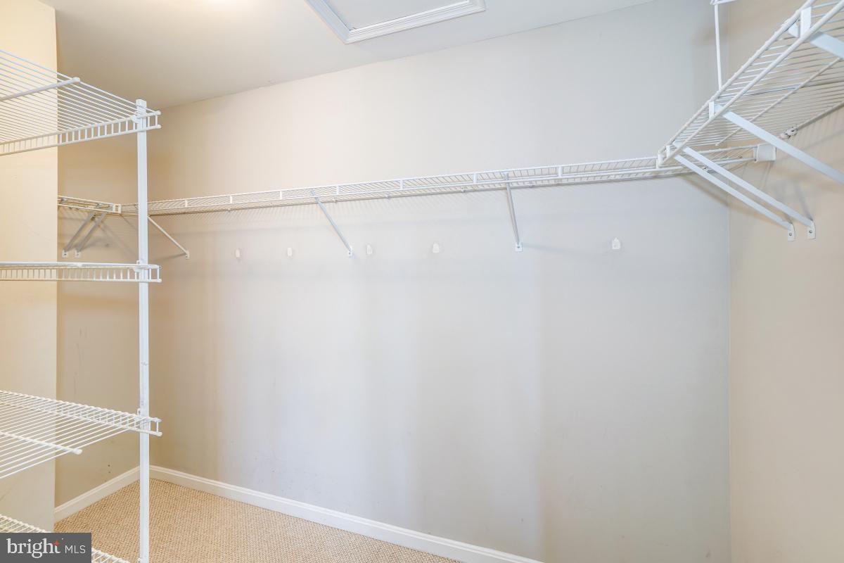 AUTUMN CHASE HUNT - Residential Lease