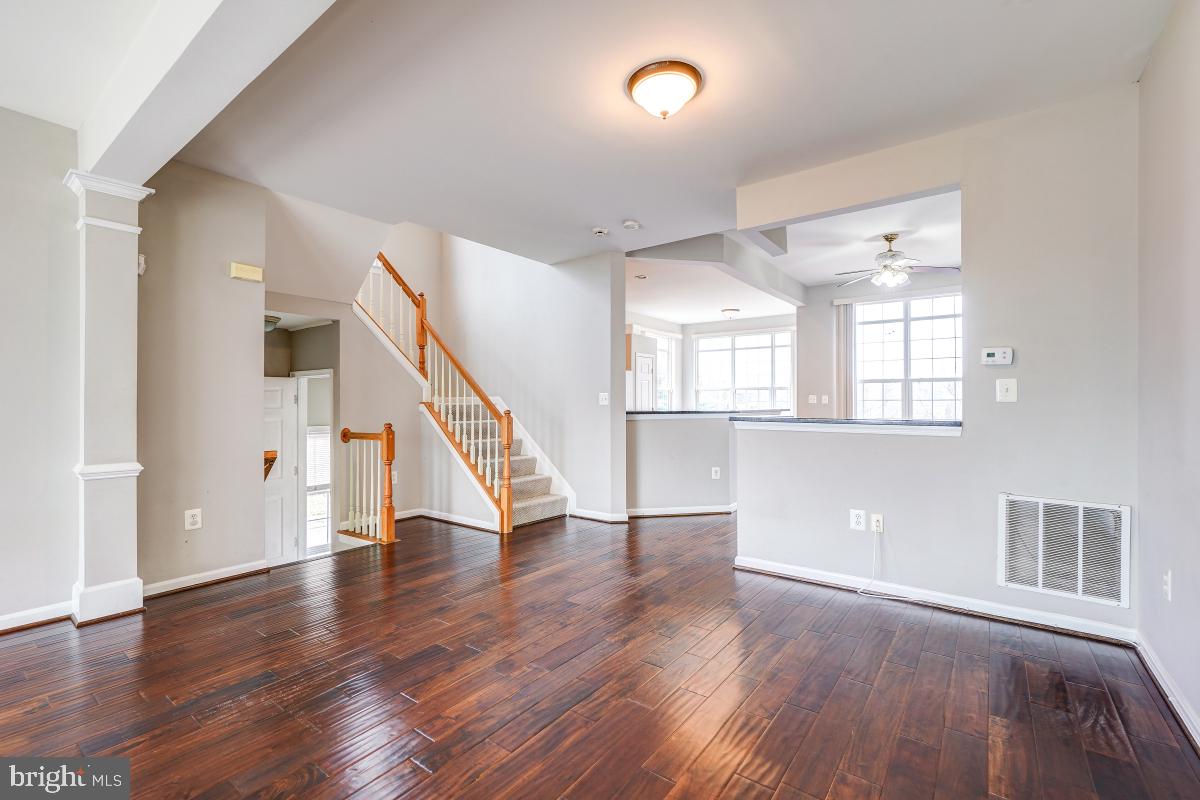 AUTUMN CHASE HUNT - Residential Lease