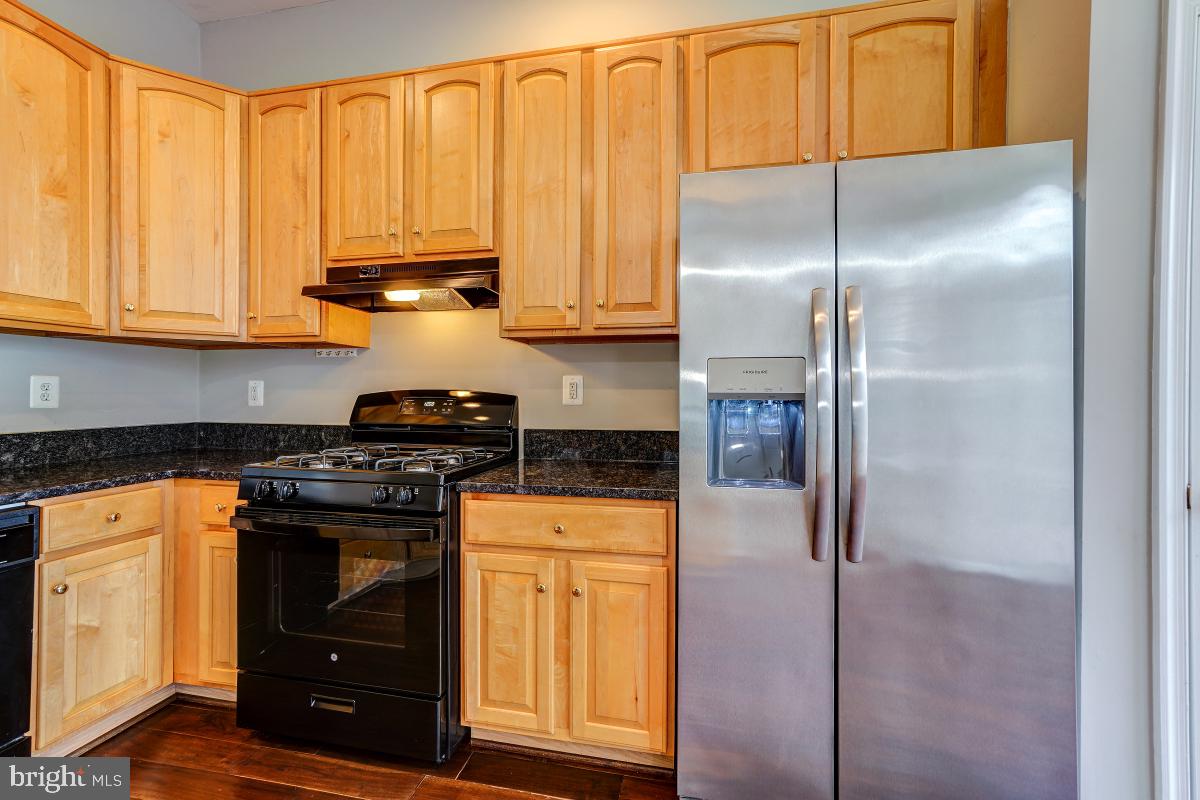 AUTUMN CHASE HUNT - Residential Lease