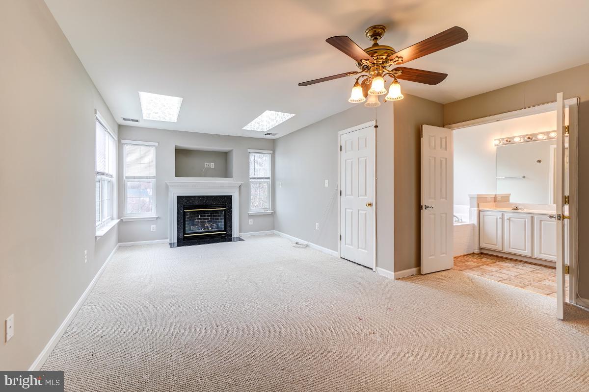 AUTUMN CHASE HUNT - Residential Lease