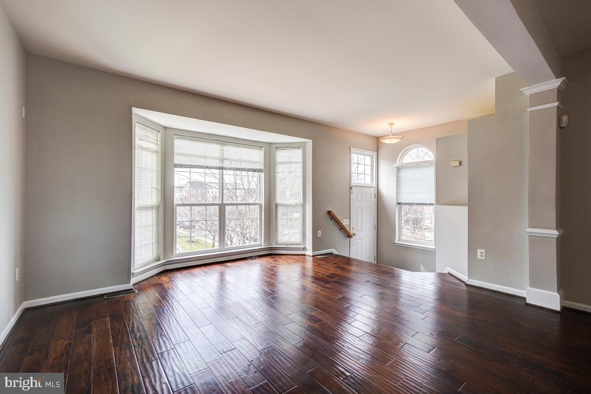 AUTUMN CHASE HUNT - Residential Lease