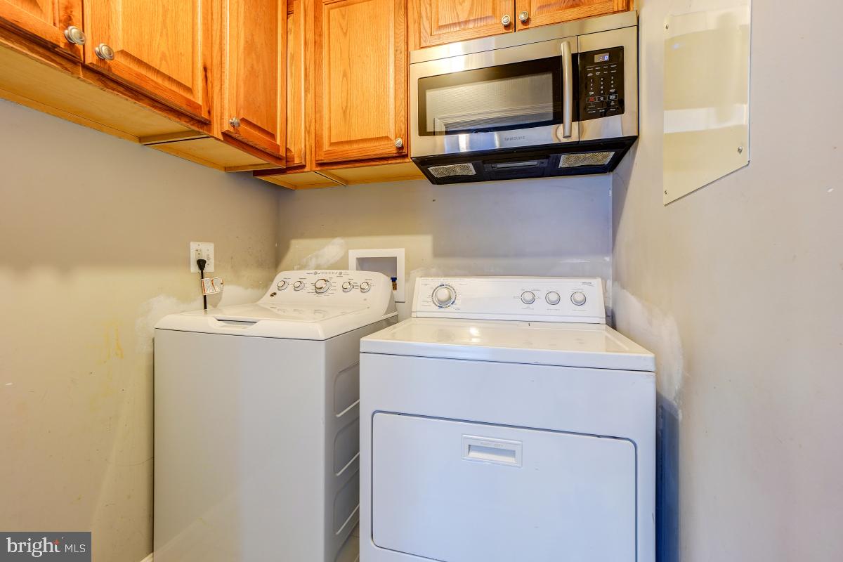 AUTUMN CHASE HUNT - Residential Lease