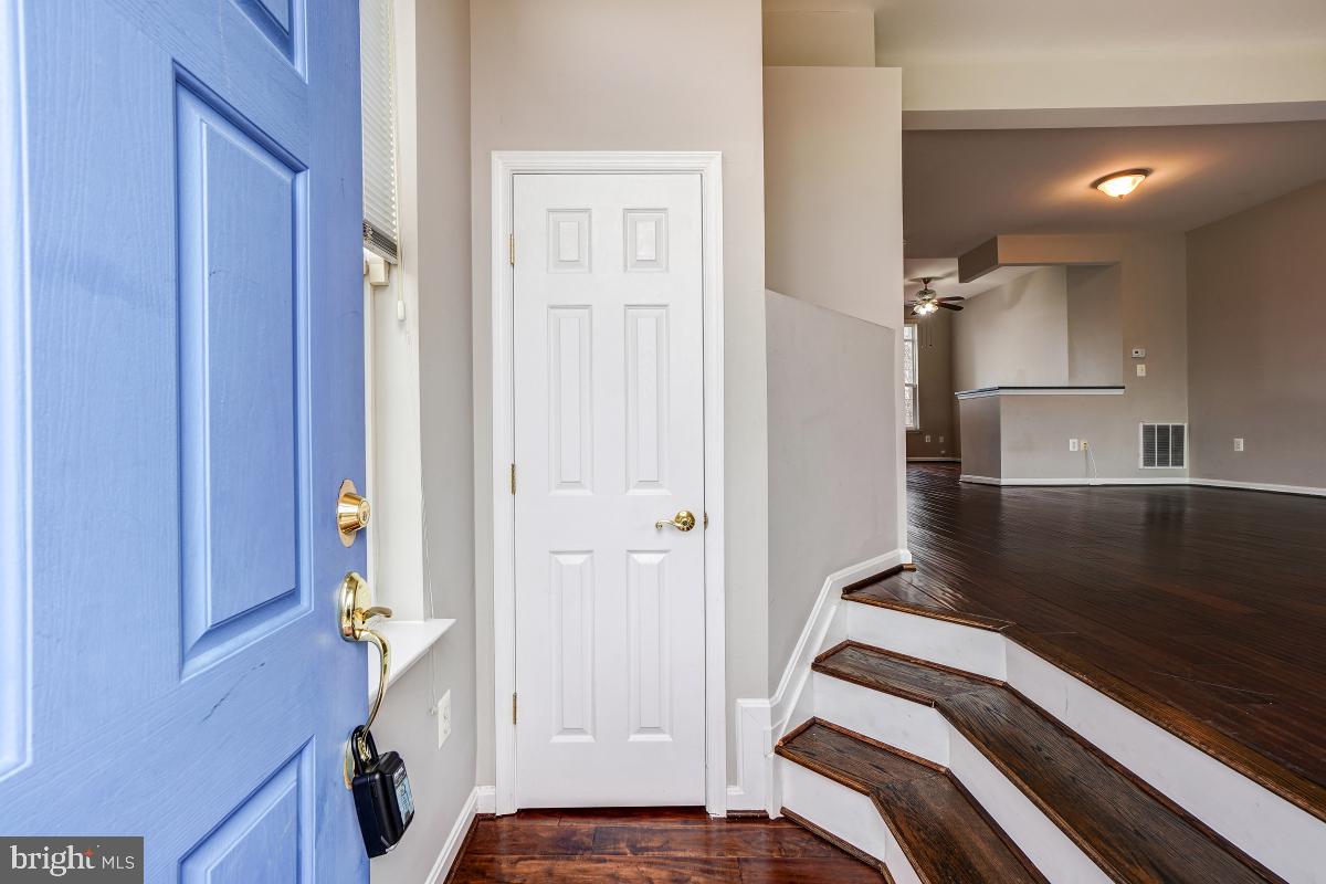 AUTUMN CHASE HUNT - Residential Lease