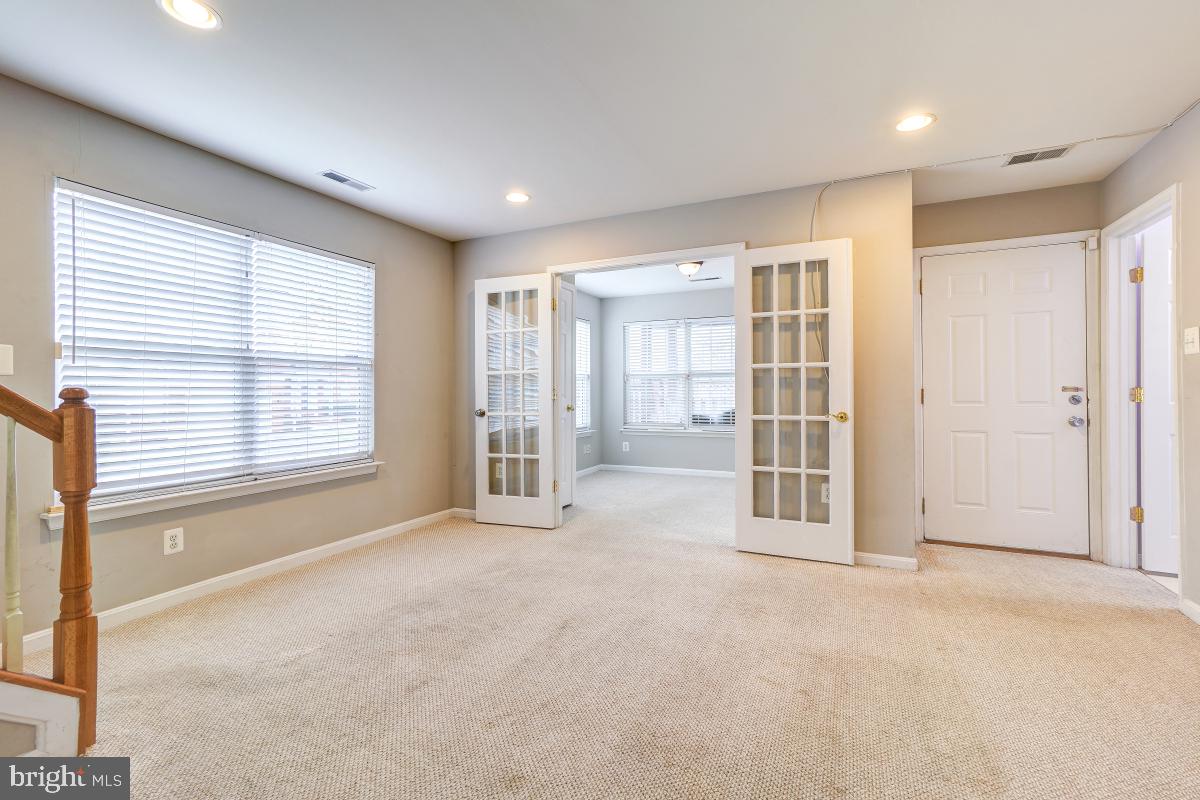 AUTUMN CHASE HUNT - Residential Lease