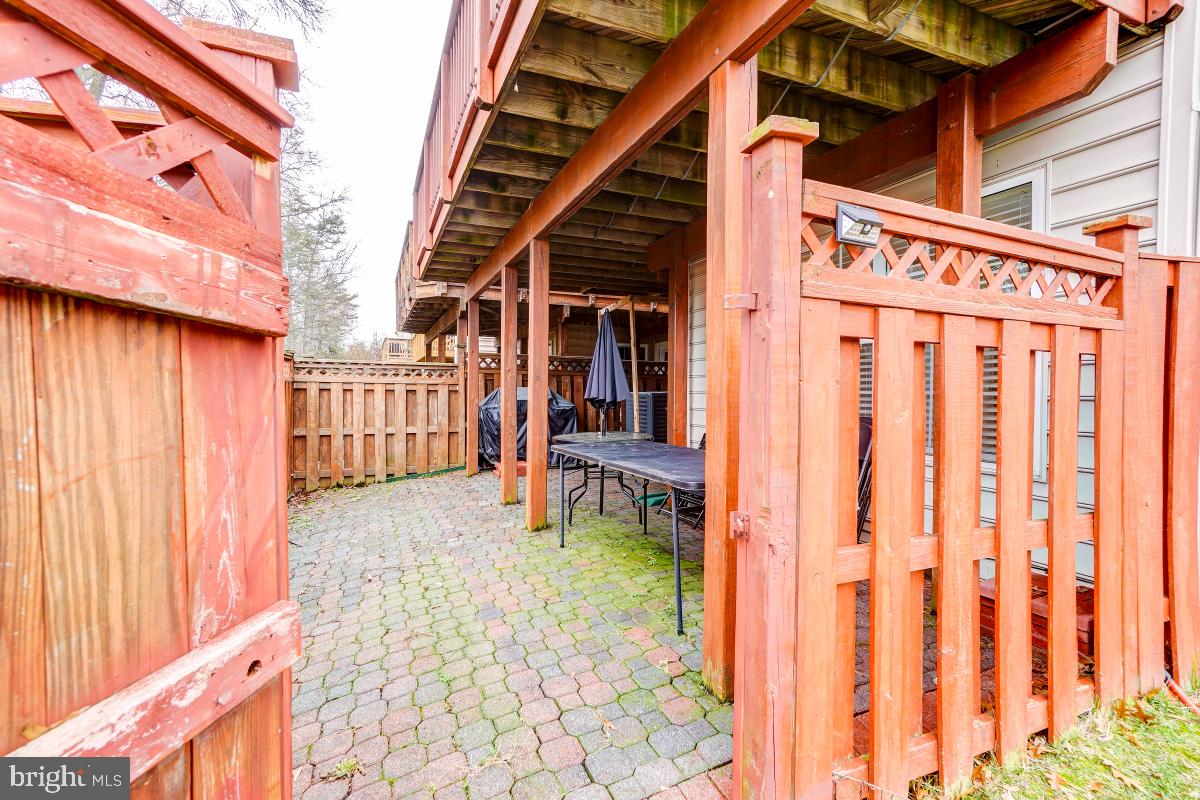 AUTUMN CHASE HUNT - Residential Lease