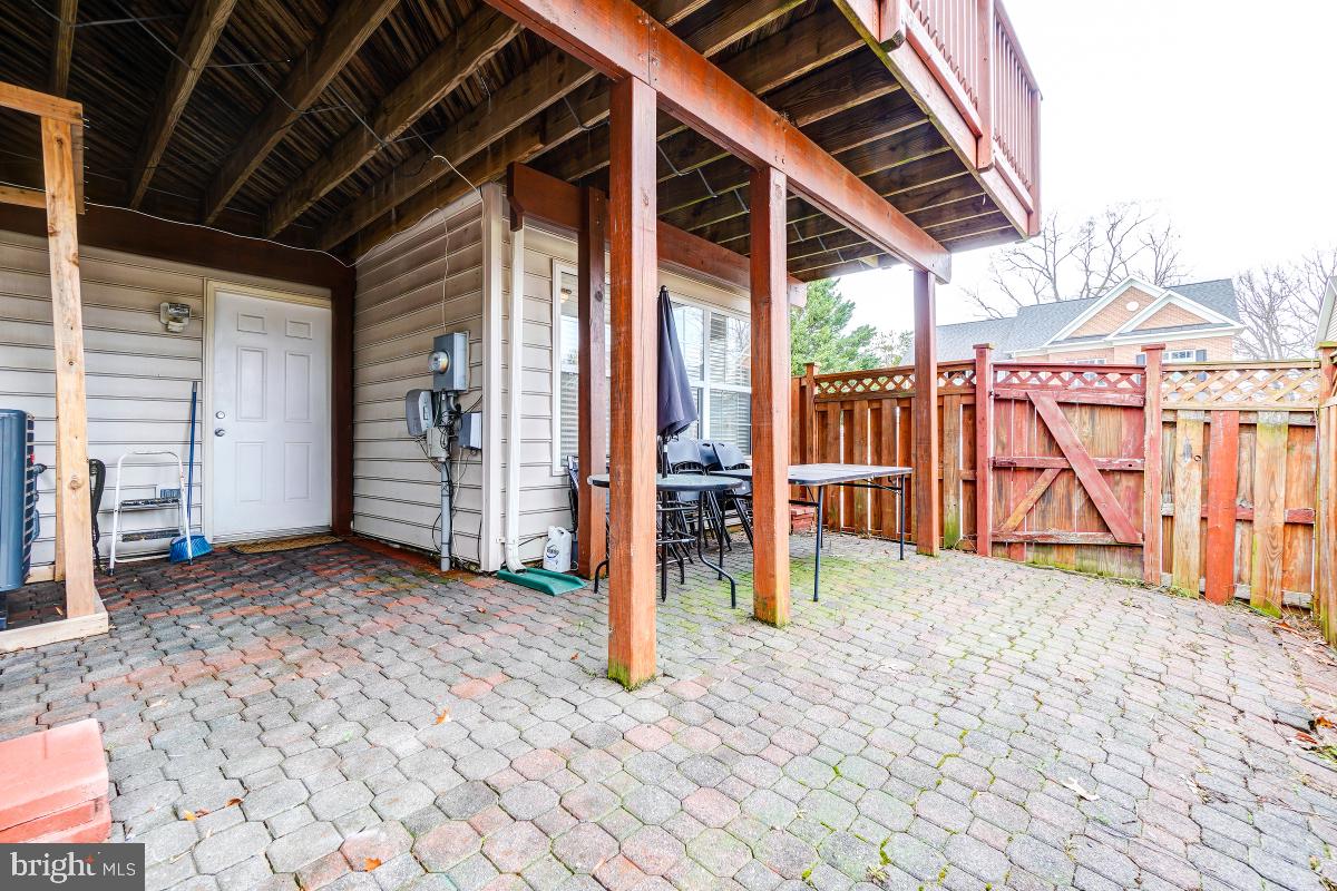 AUTUMN CHASE HUNT - Residential Lease