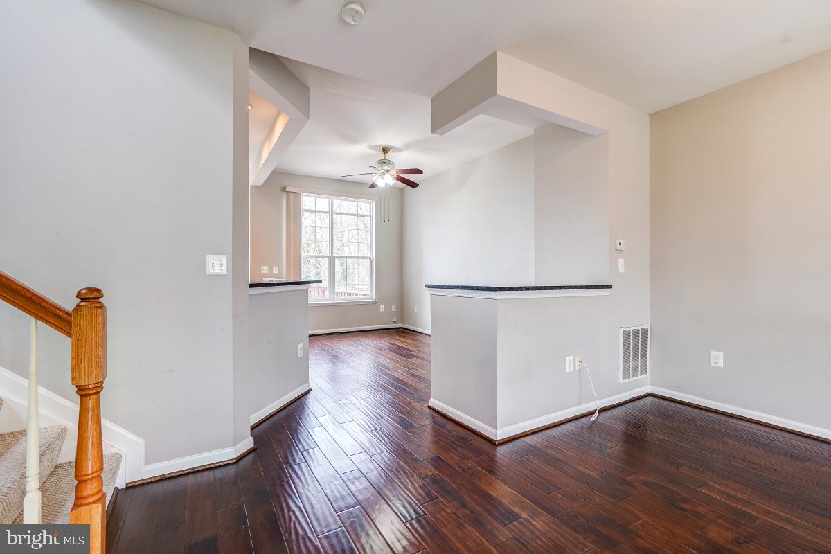 AUTUMN CHASE HUNT - Residential Lease