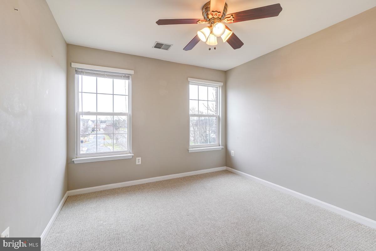 AUTUMN CHASE HUNT - Residential Lease