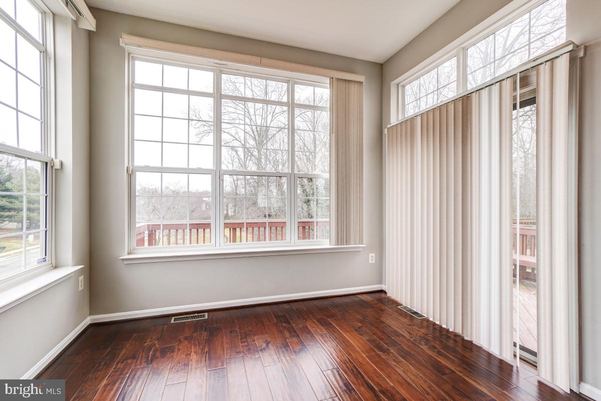 AUTUMN CHASE HUNT - Residential Lease