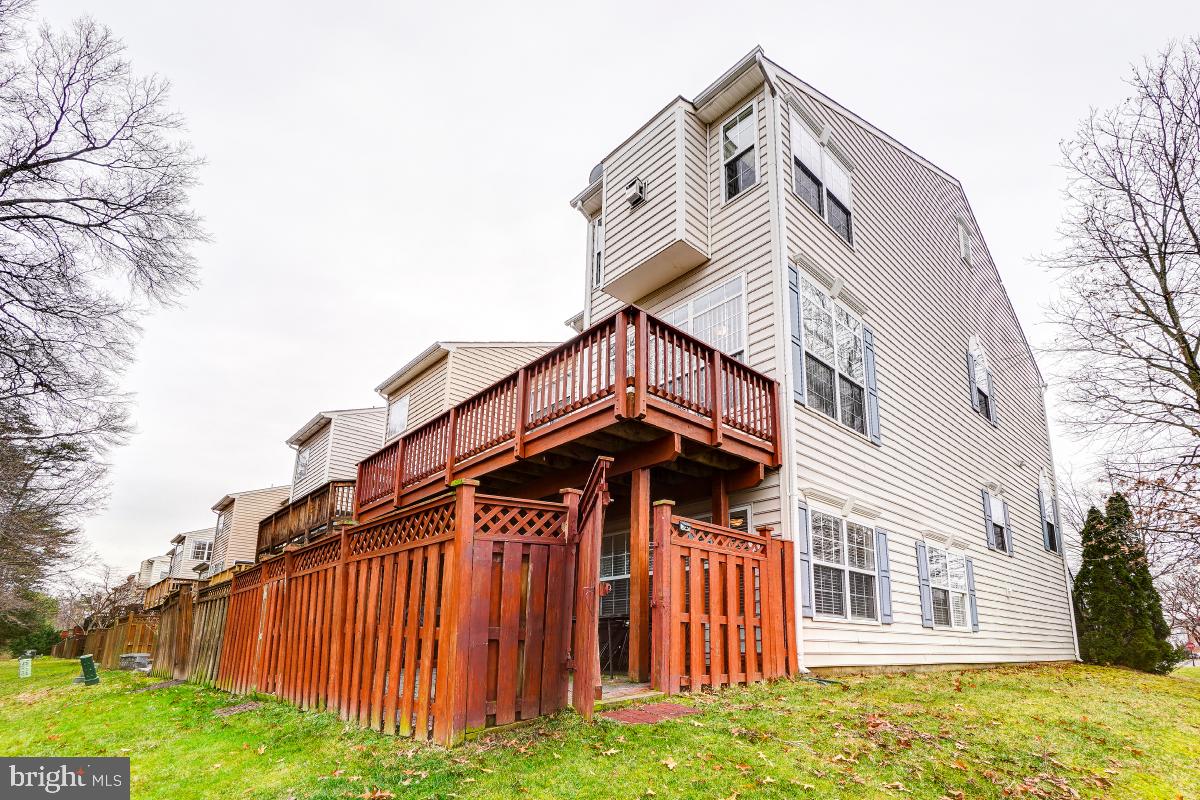 AUTUMN CHASE HUNT - Residential Lease