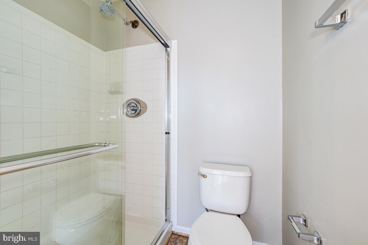 AUTUMN CHASE HUNT - Residential Lease