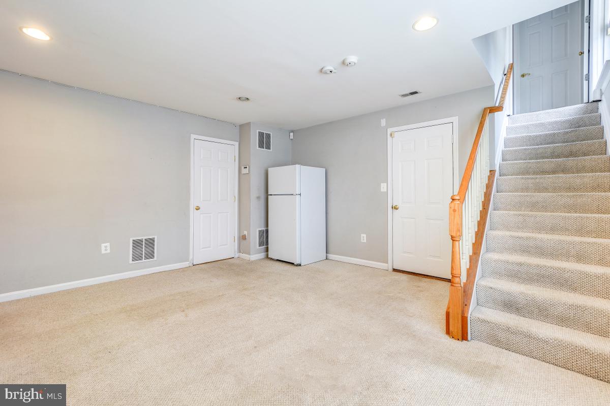 AUTUMN CHASE HUNT - Residential Lease