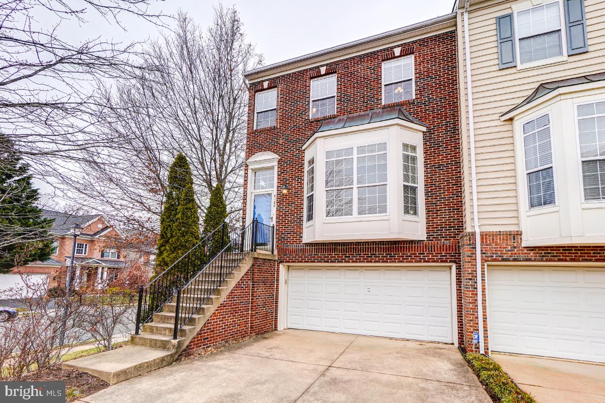 AUTUMN CHASE HUNT - Residential Lease