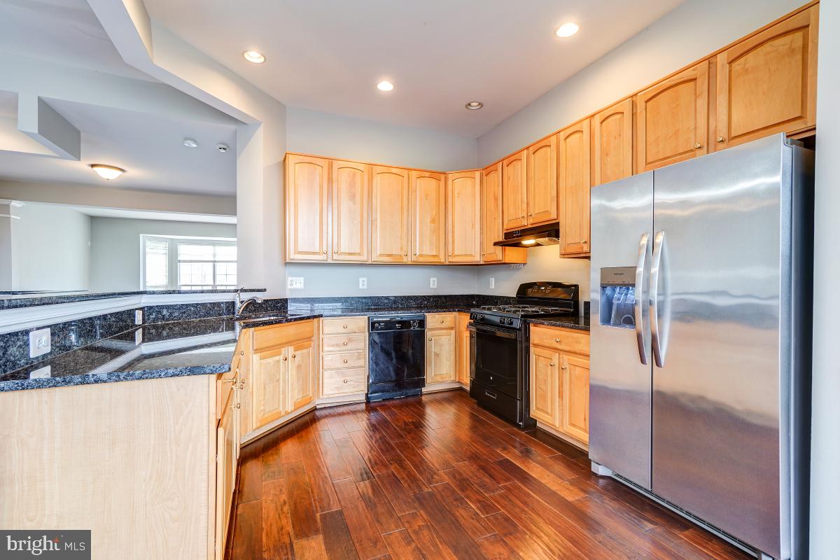 AUTUMN CHASE HUNT - Residential Lease