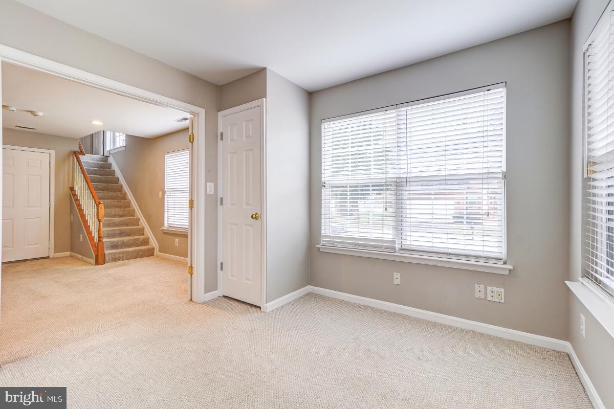 AUTUMN CHASE HUNT - Residential Lease