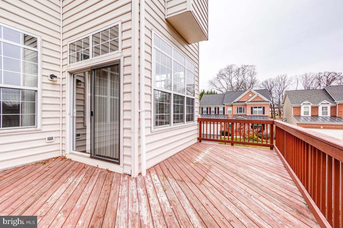 AUTUMN CHASE HUNT - Residential Lease