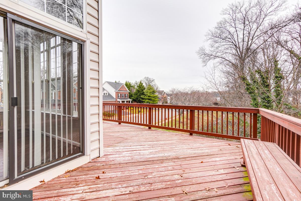 AUTUMN CHASE HUNT - Residential Lease