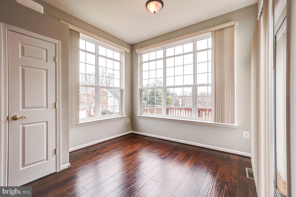 AUTUMN CHASE HUNT - Residential Lease