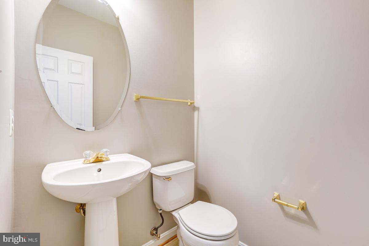 AUTUMN CHASE HUNT - Residential Lease