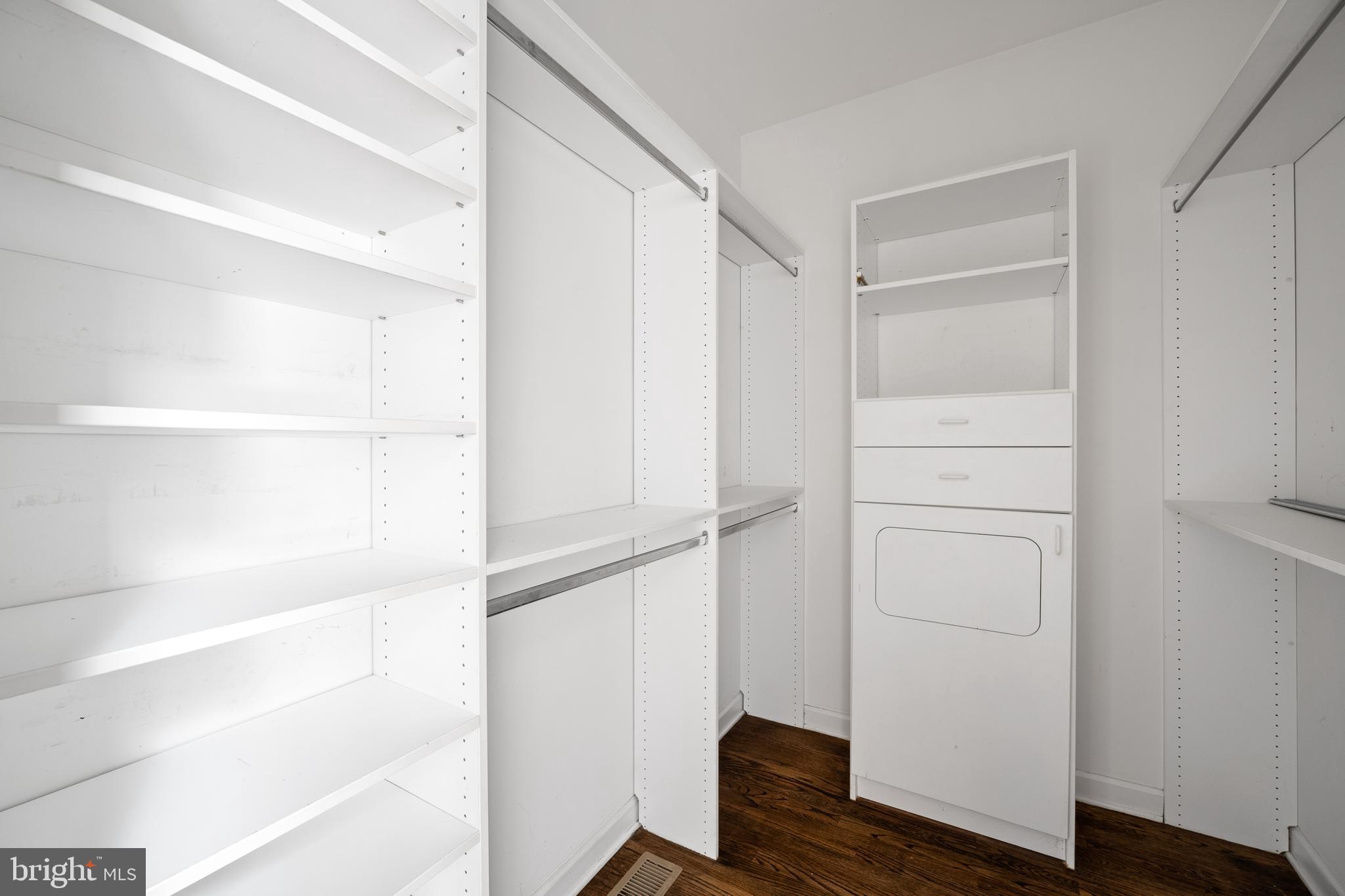 CANTER VILLAGE - Residential