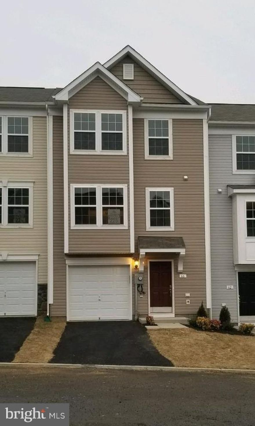 MOVE IN NOW! 2017 PRICE CAN'T DUPLICATE THIS DEAL! Dan Ryan Builders Stonebrook Village Huge York II Garage Town 12' Sun Room Expanded Plan Opens up Space on all 3 Finished Levels! Grand Owner's Suite & Deluxe Bath. Massive Rec Room w/ Half Bath. Great upgrades - Stainless Appliances, Hardwood in Kitchen & Sunroom, 10x10 Deck Included!! 2x6 Construction! Double Box Bay front Maximizes to 2400+ SF!