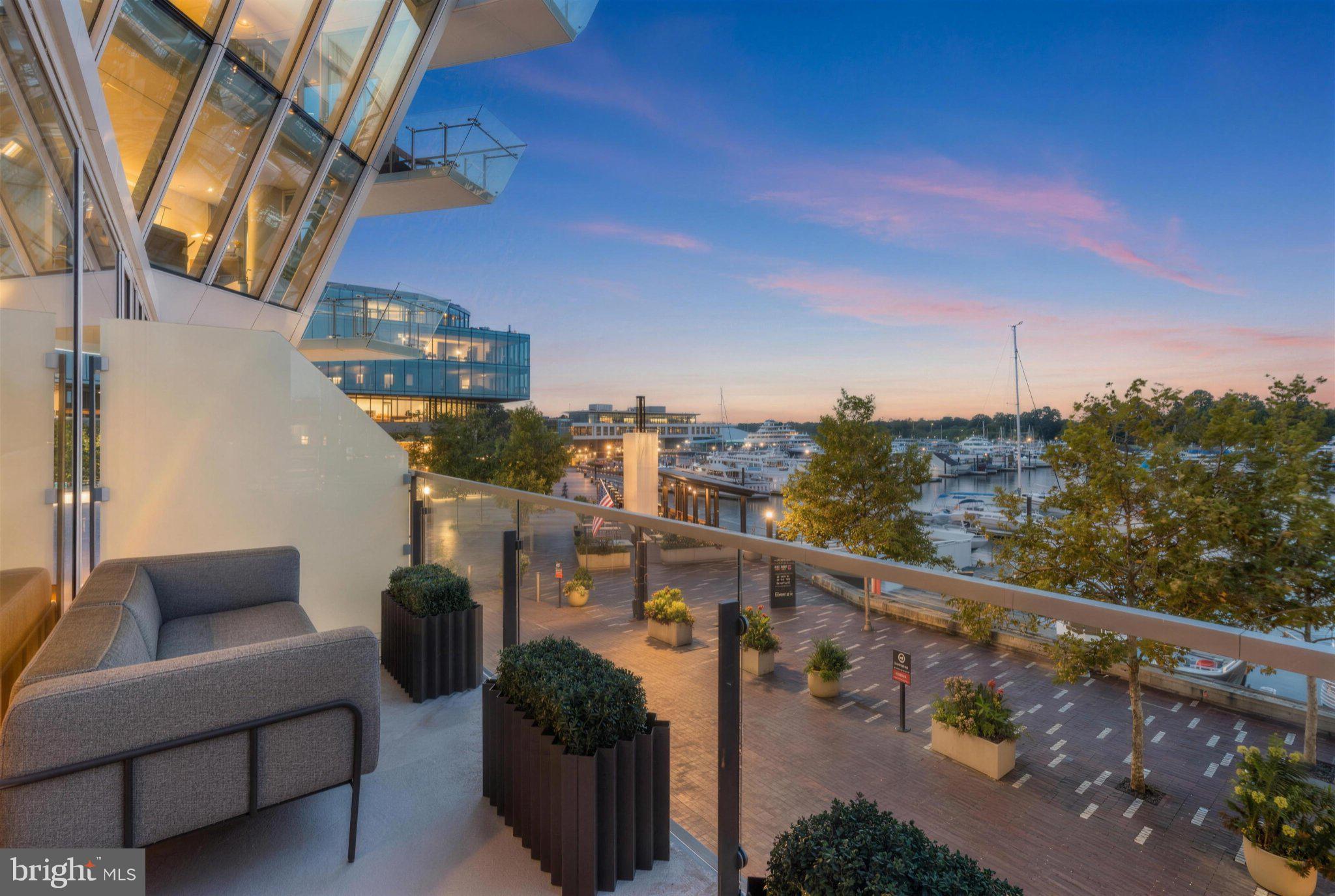 601 WHARF STREET SW 208