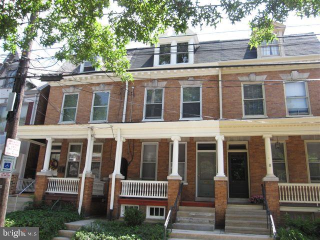 Beautiful city town home. It is newly painted and has gorgeous softwood floors, original chestnut doors, trim and staircase. Features include 5 large bedrooms, private back yard and much, much more.