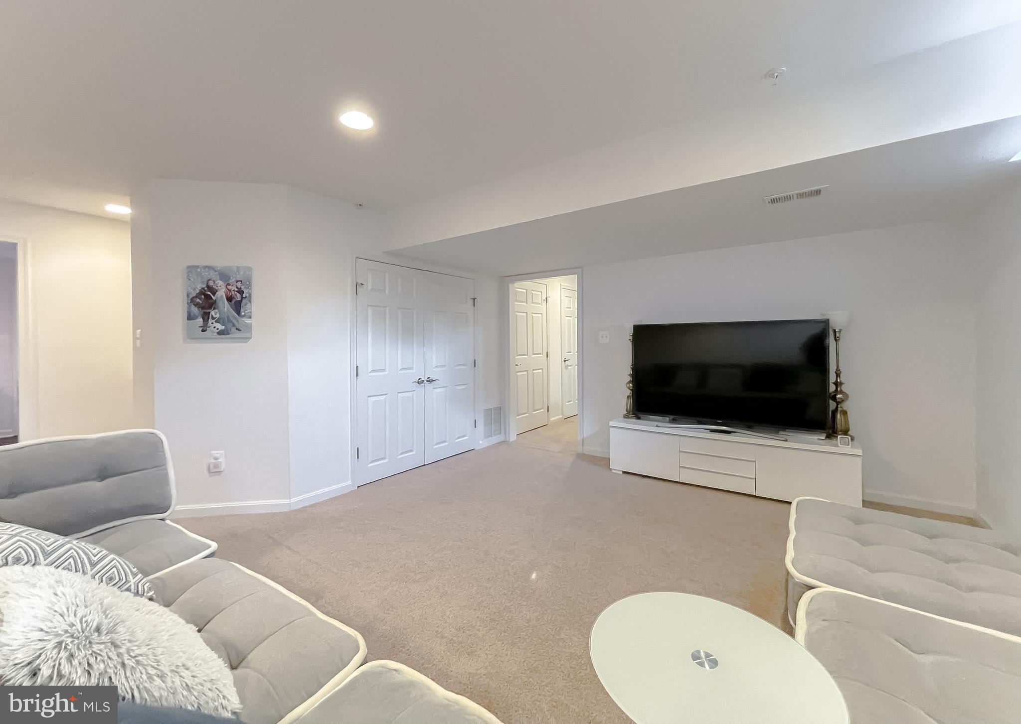 PRIMROSE PARK - Residential Lease