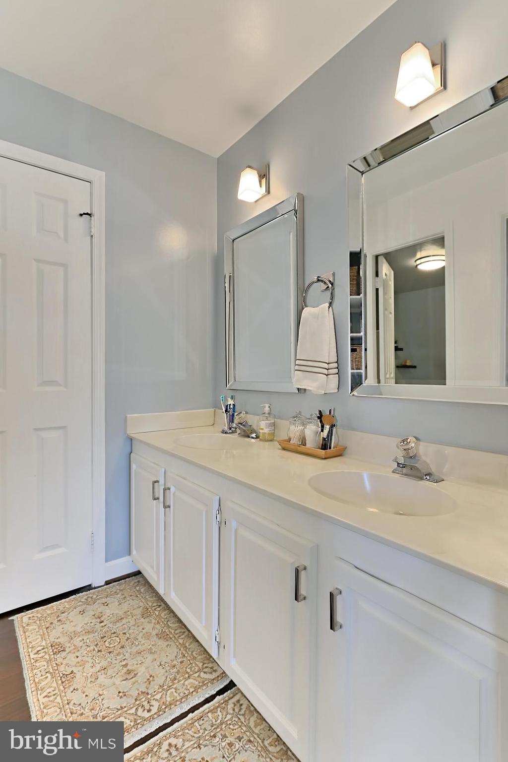 WOLFE ALLEY - Residential Lease