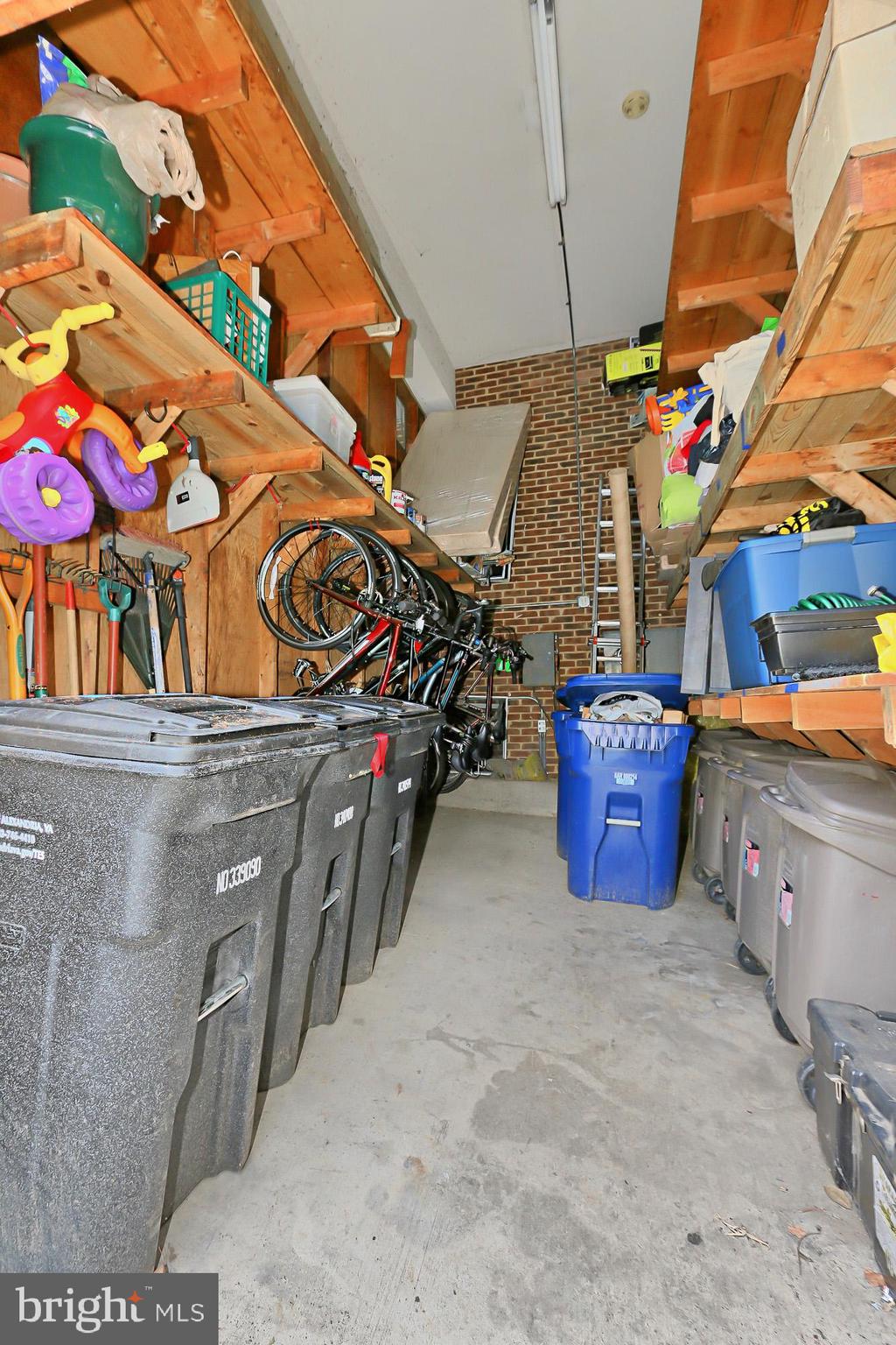 WOLFE ALLEY - Residential Lease