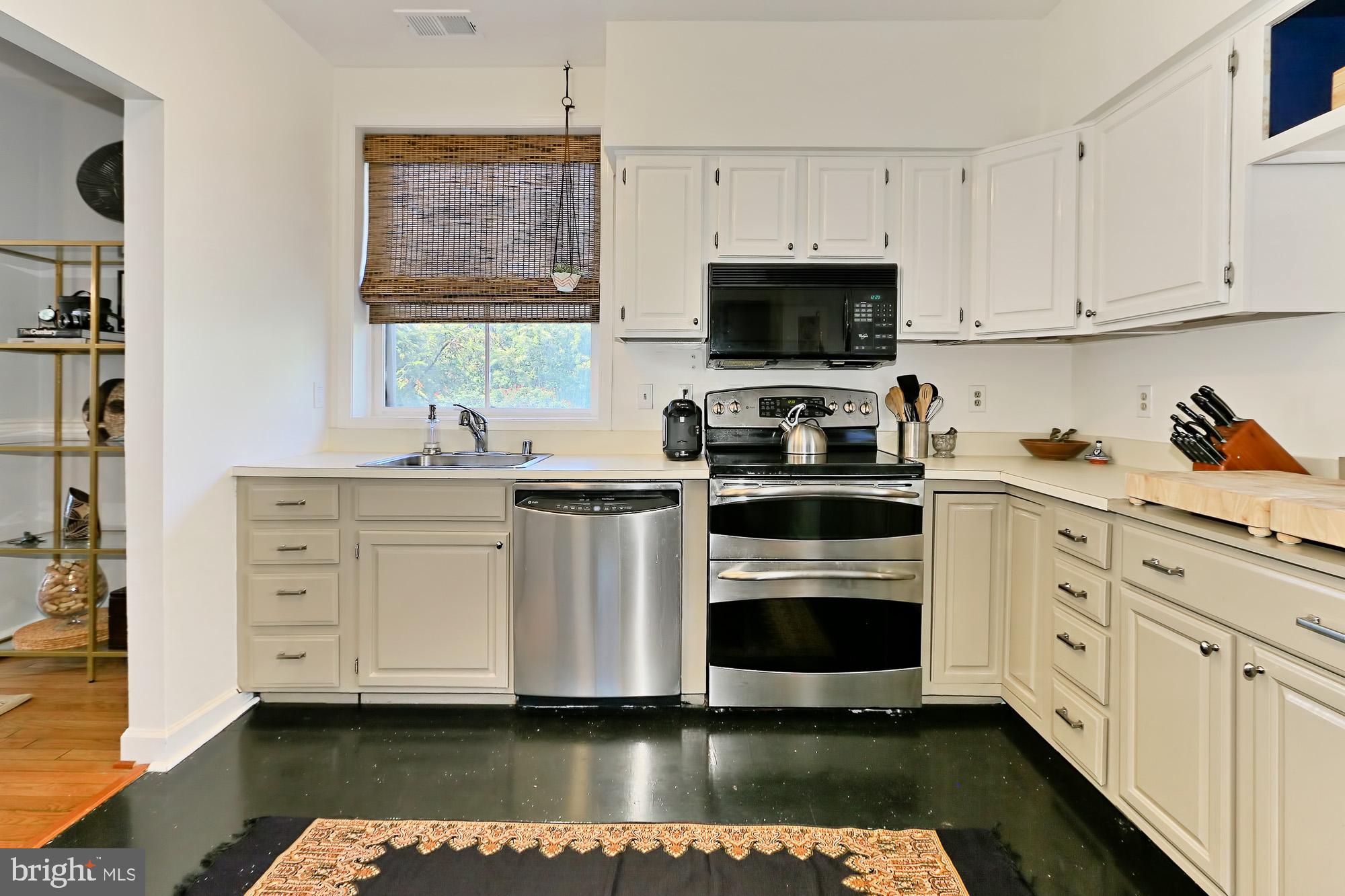 WOLFE ALLEY - Residential Lease