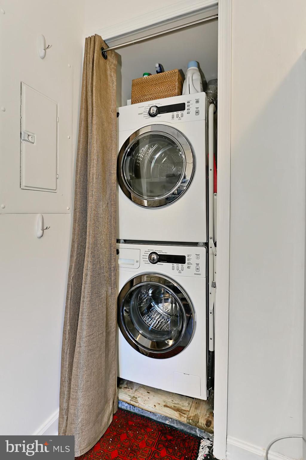 WOLFE ALLEY - Residential Lease