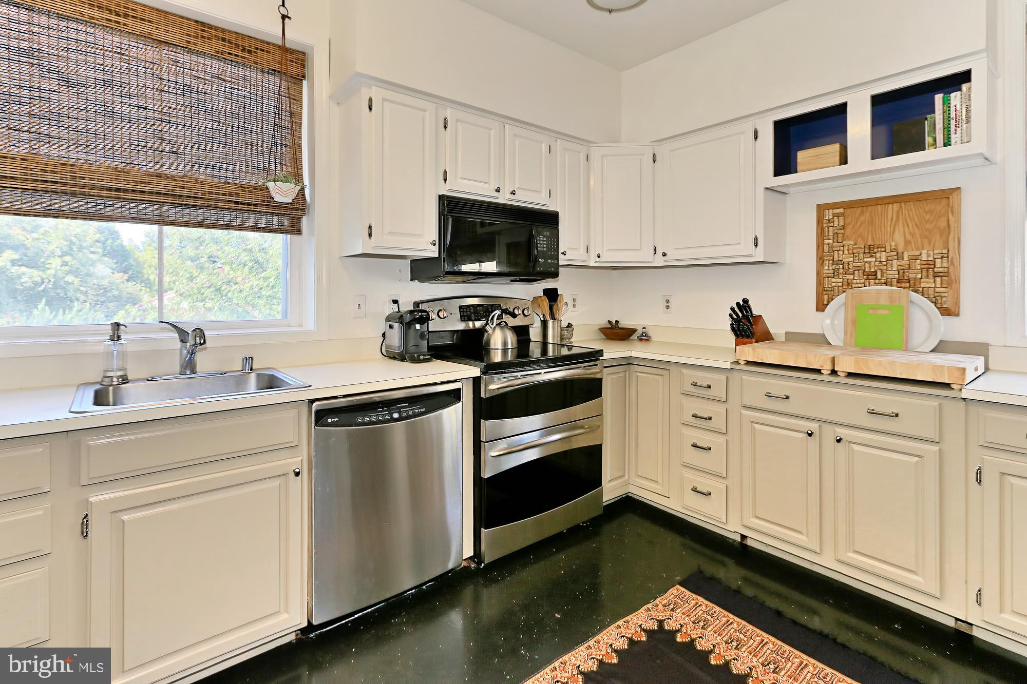 WOLFE ALLEY - Residential Lease