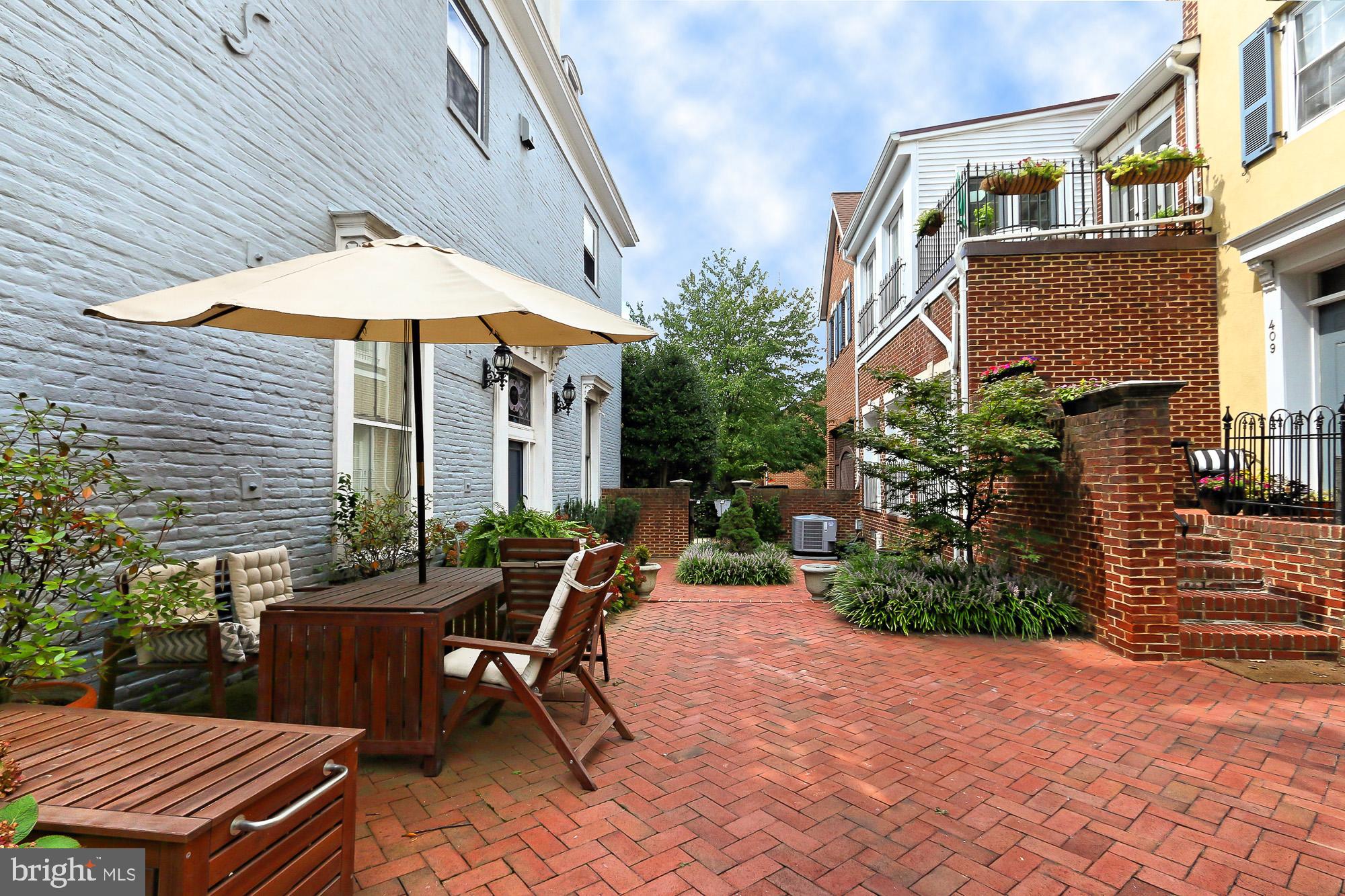 WOLFE ALLEY - Residential Lease