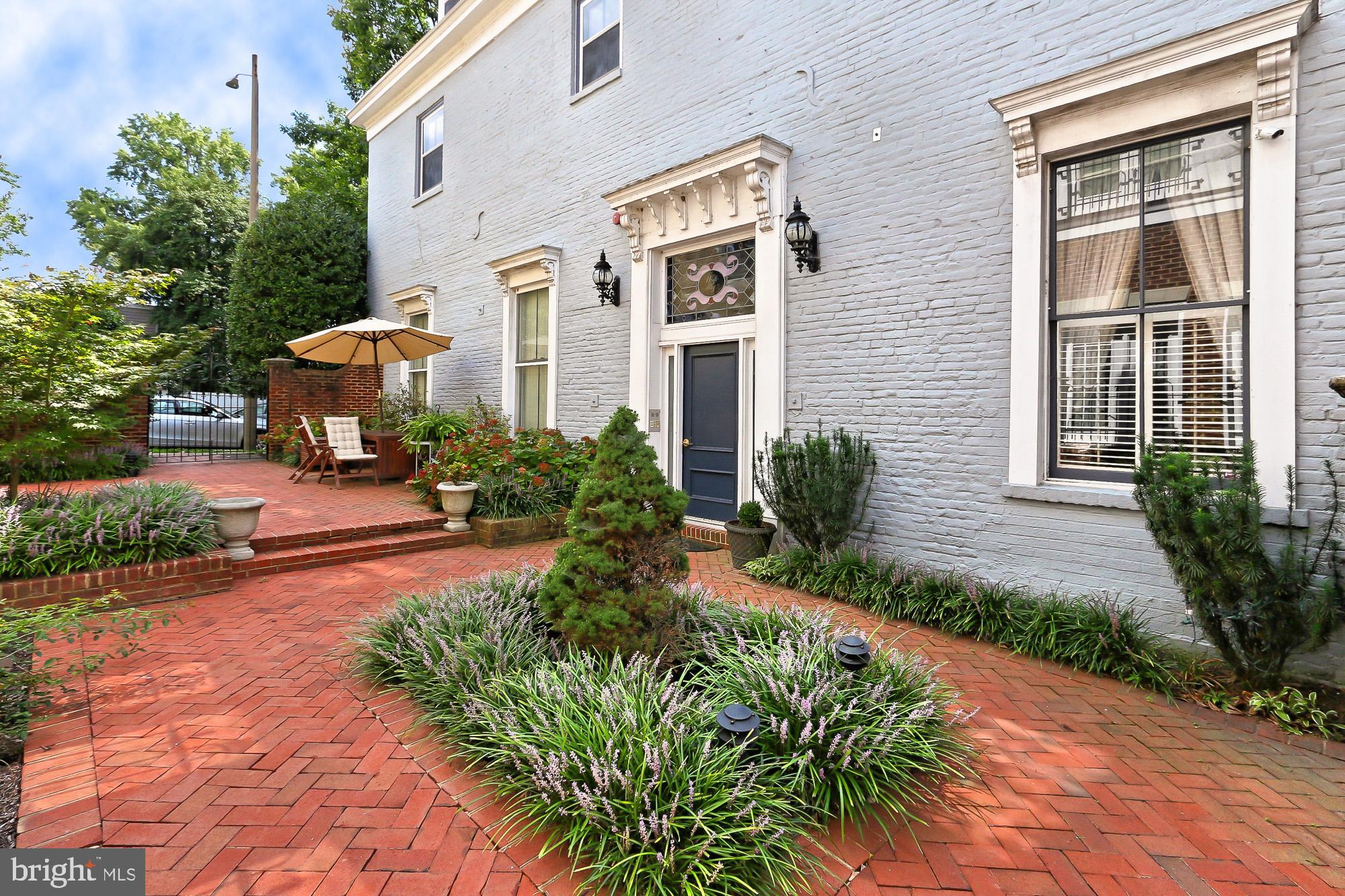 WOLFE ALLEY - Residential Lease