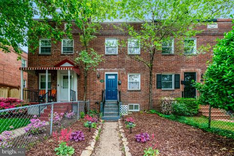 Photo of 219 Buchanan Street, ALEXANDRIA, VA 22314 (MLS # VAAX2059680)