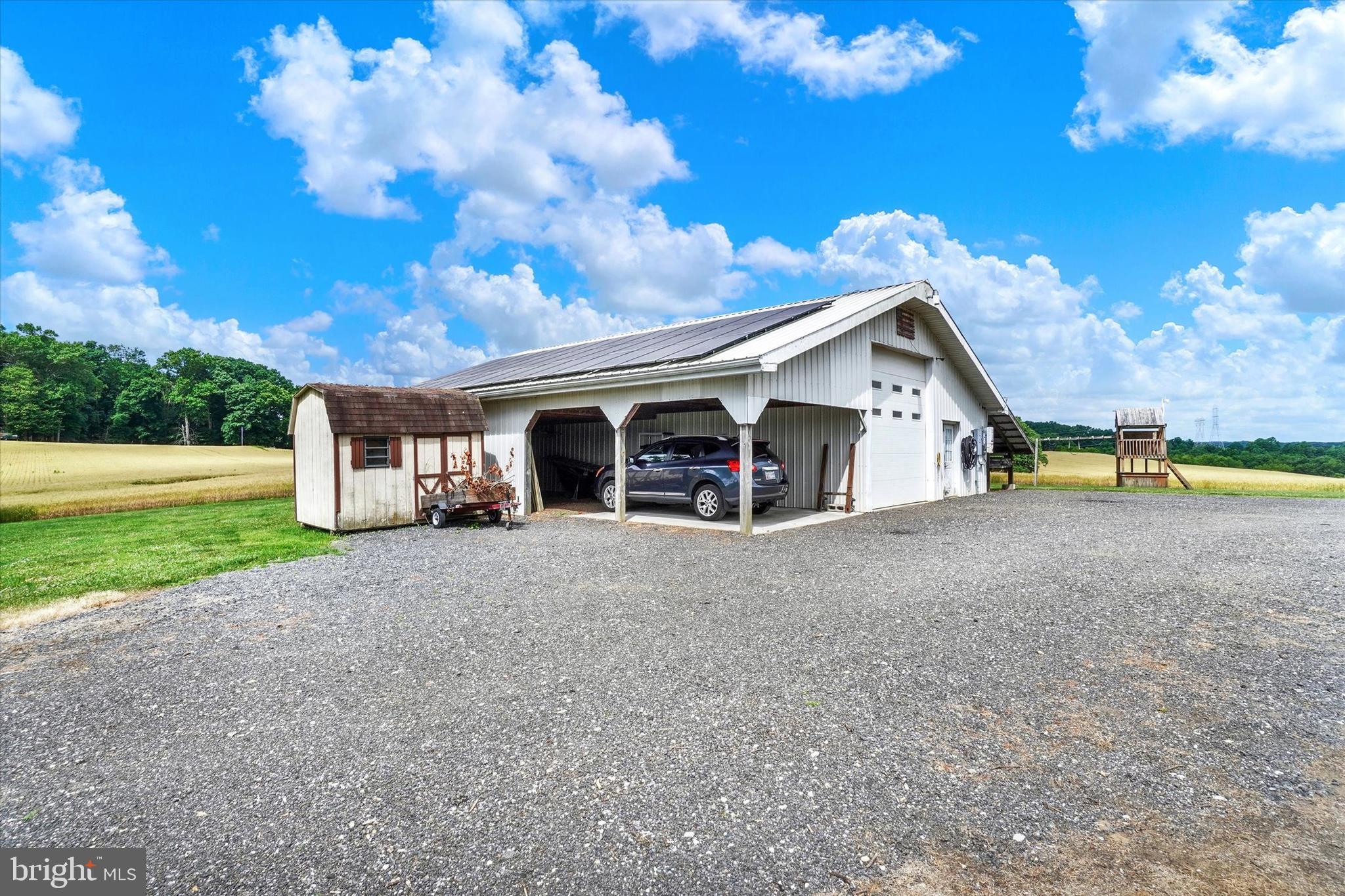 WHITE HALL - Residential