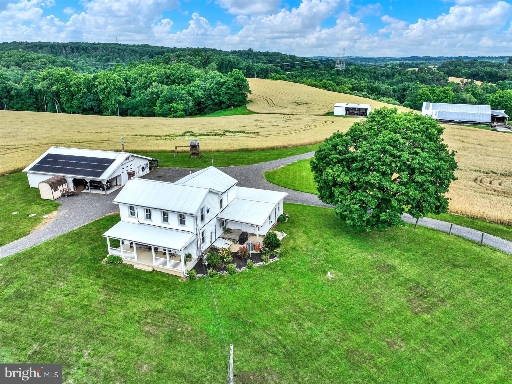 WHITE HALL - Residential