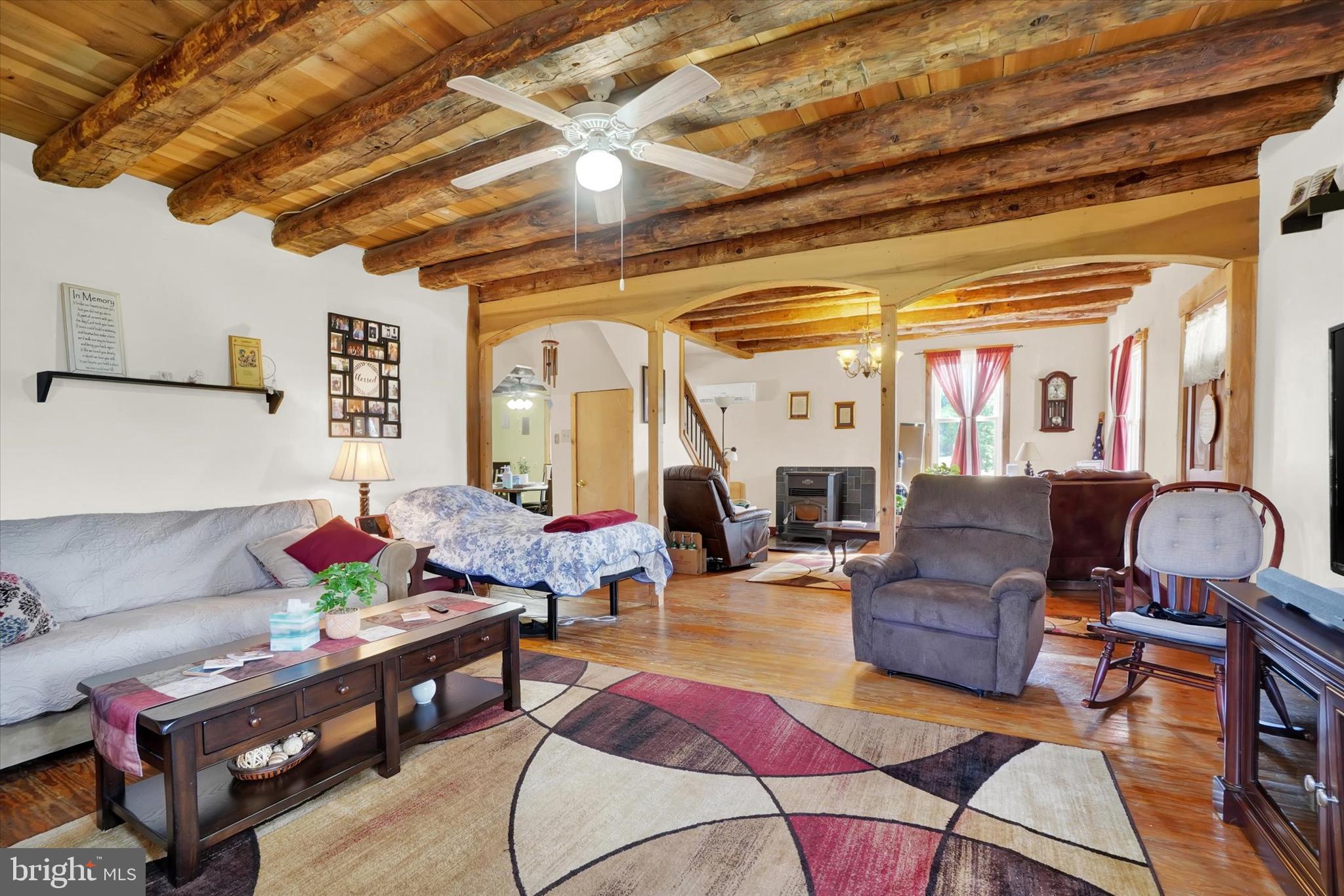 WHITE HALL - Residential