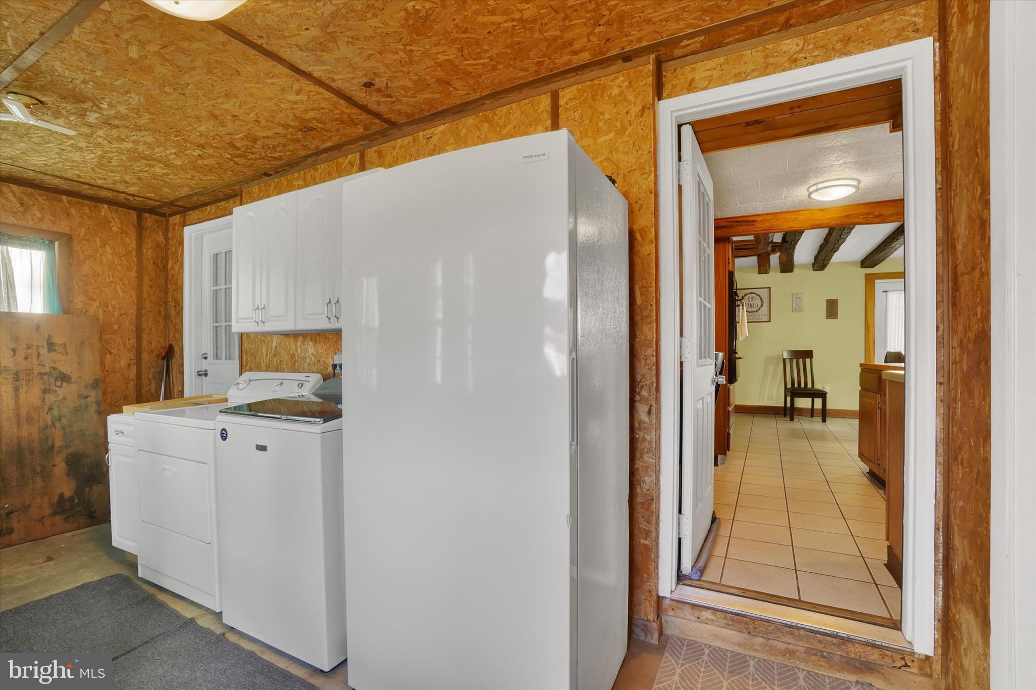 WHITE HALL - Residential