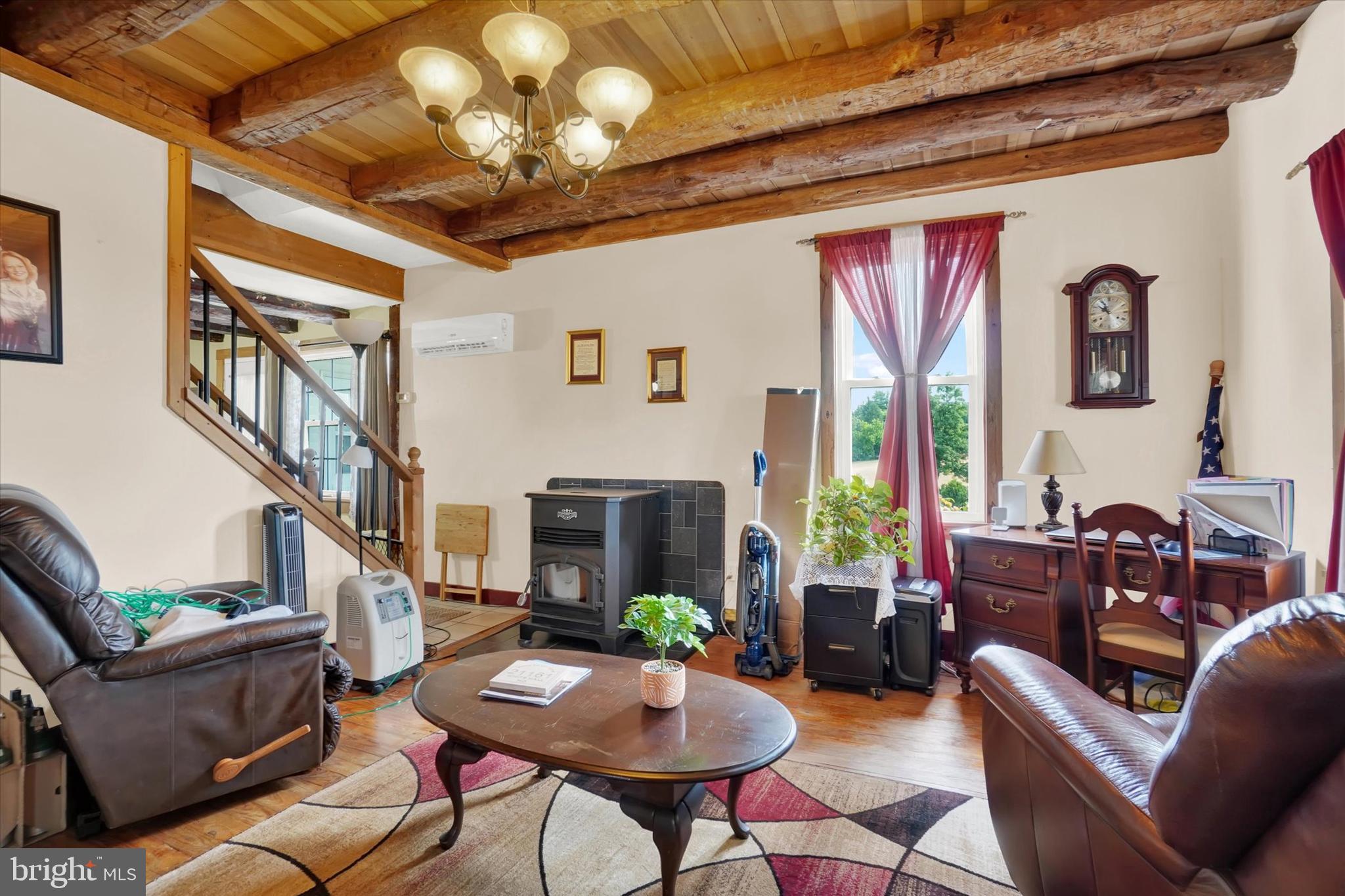 WHITE HALL - Residential