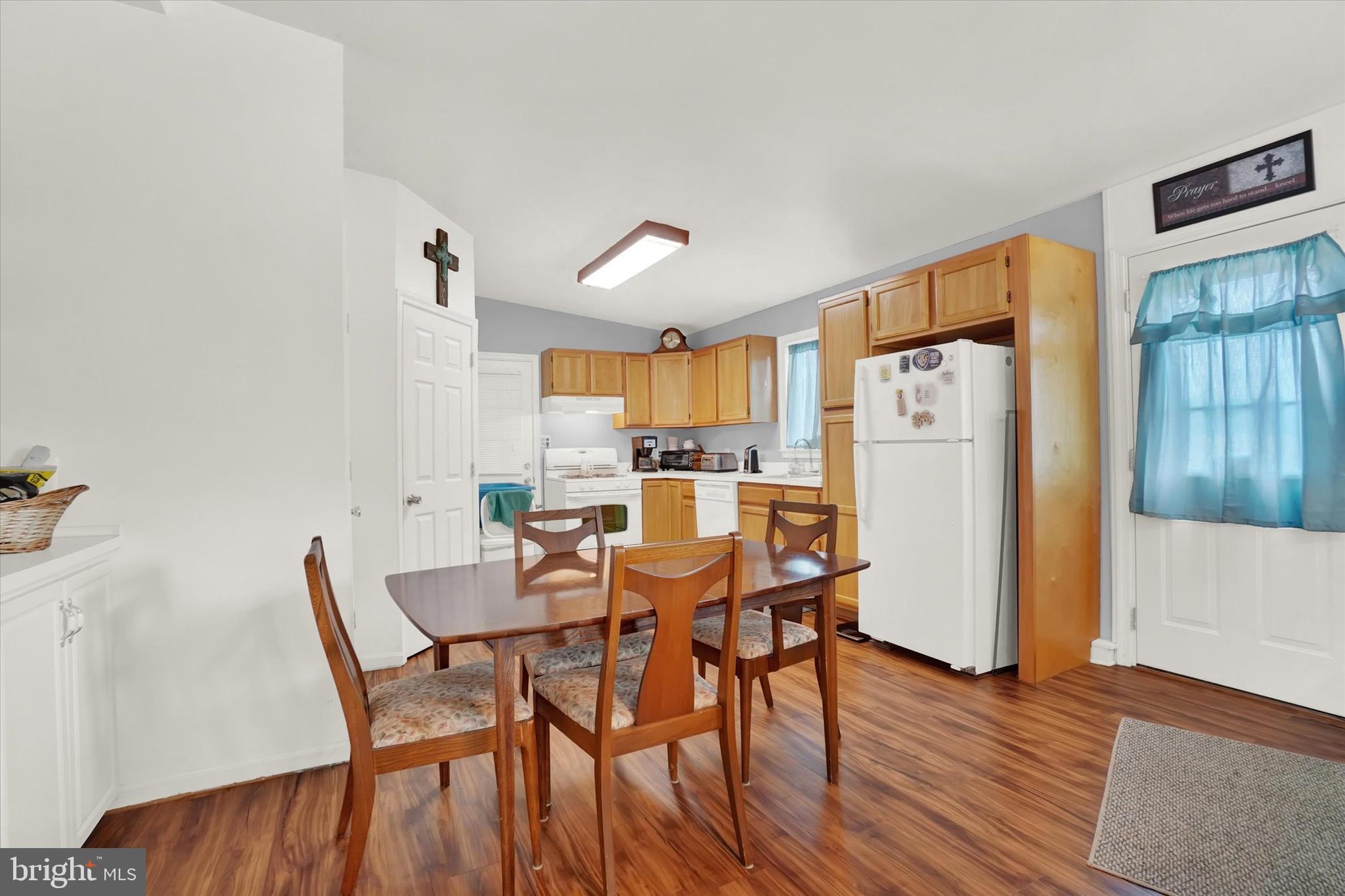 WHITE HALL - Residential